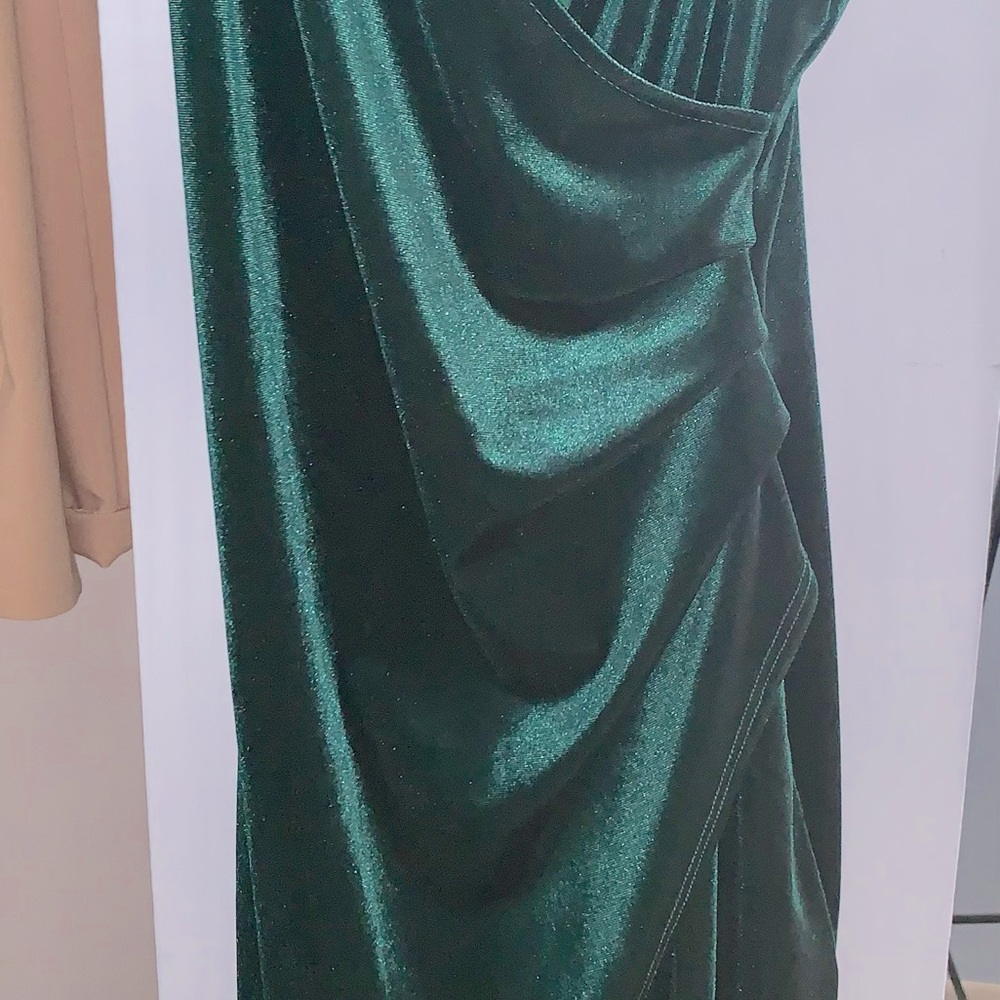 Green Dress— Akira - Picture 3 of 4